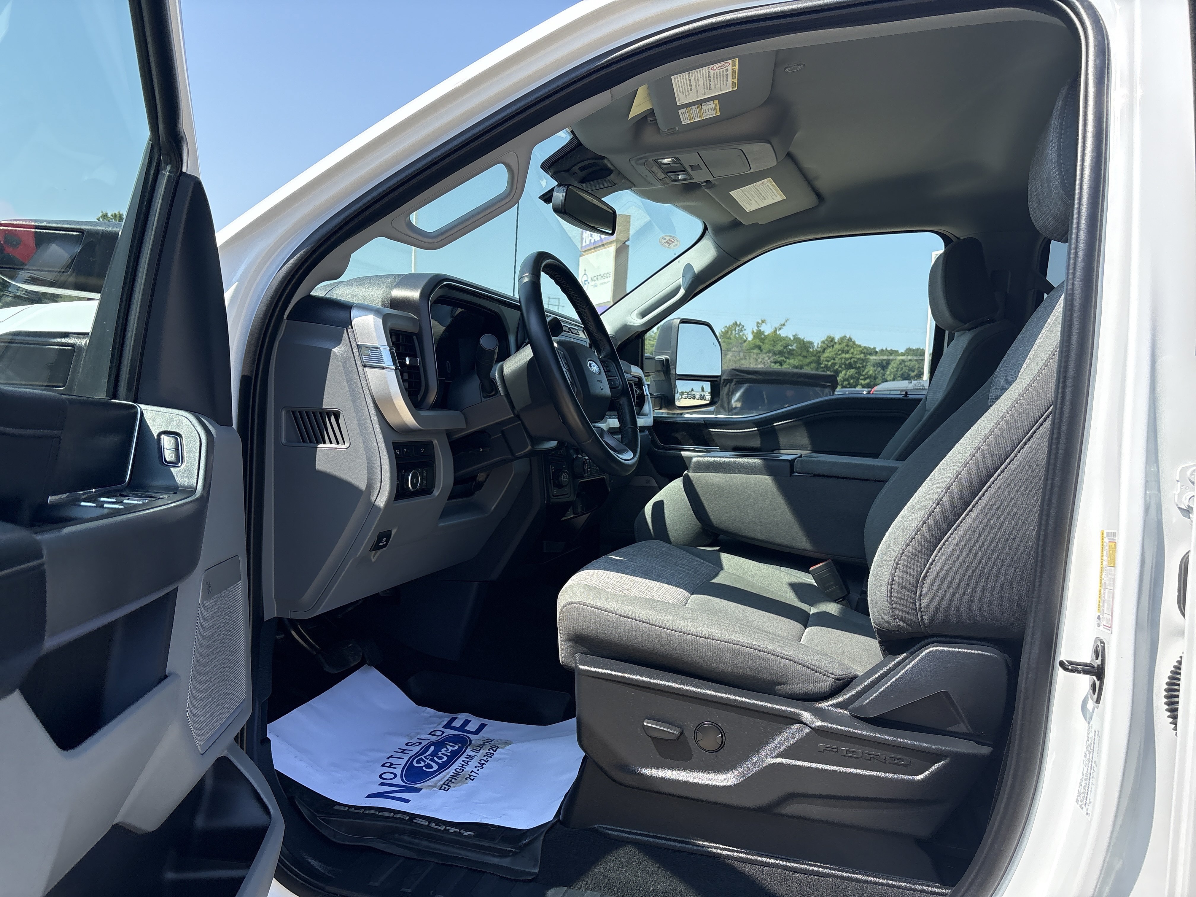 Used 2023 Ford F250 XLT w/ Black Appearance Package AWD/4WD image 10