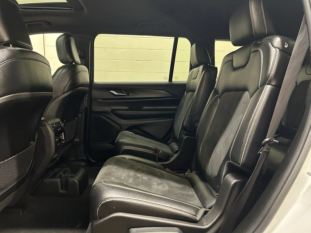 Used 2023 Jeep Grand Cherokee L Laredo AWD/4WD image 8