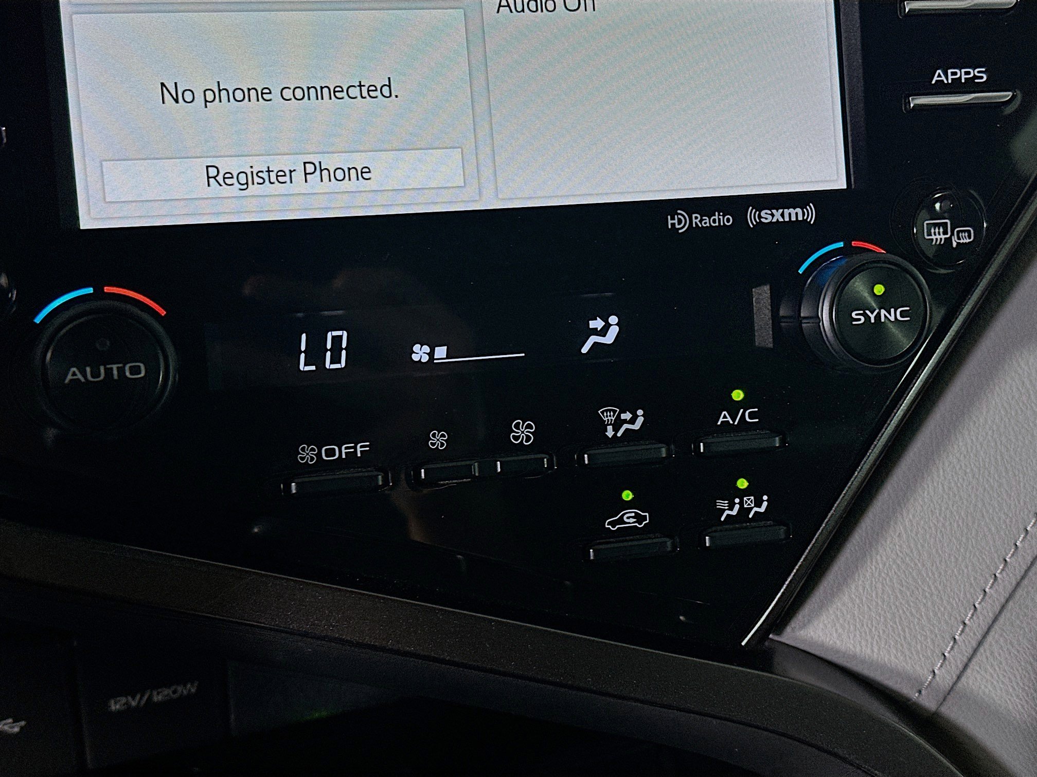 Used 2020 Toyota Camry XLE image 23