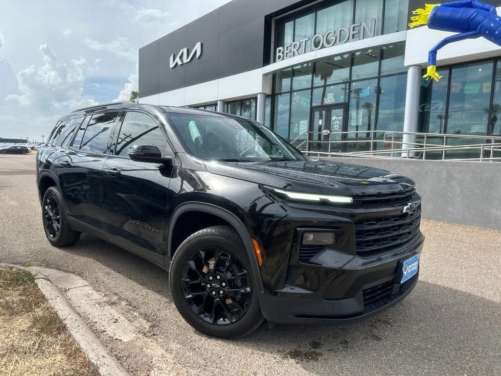 Used 2025 Chevrolet Traverse LT w/ Midnight/Sport Edition