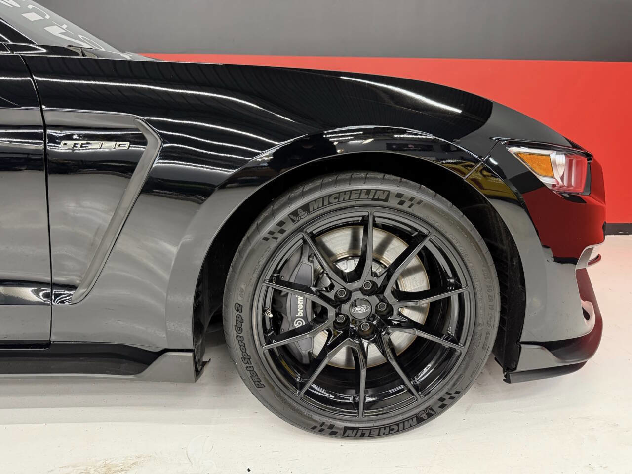 Used 2019 Ford Mustang Shelby GT350 w/ Technology Package image 33