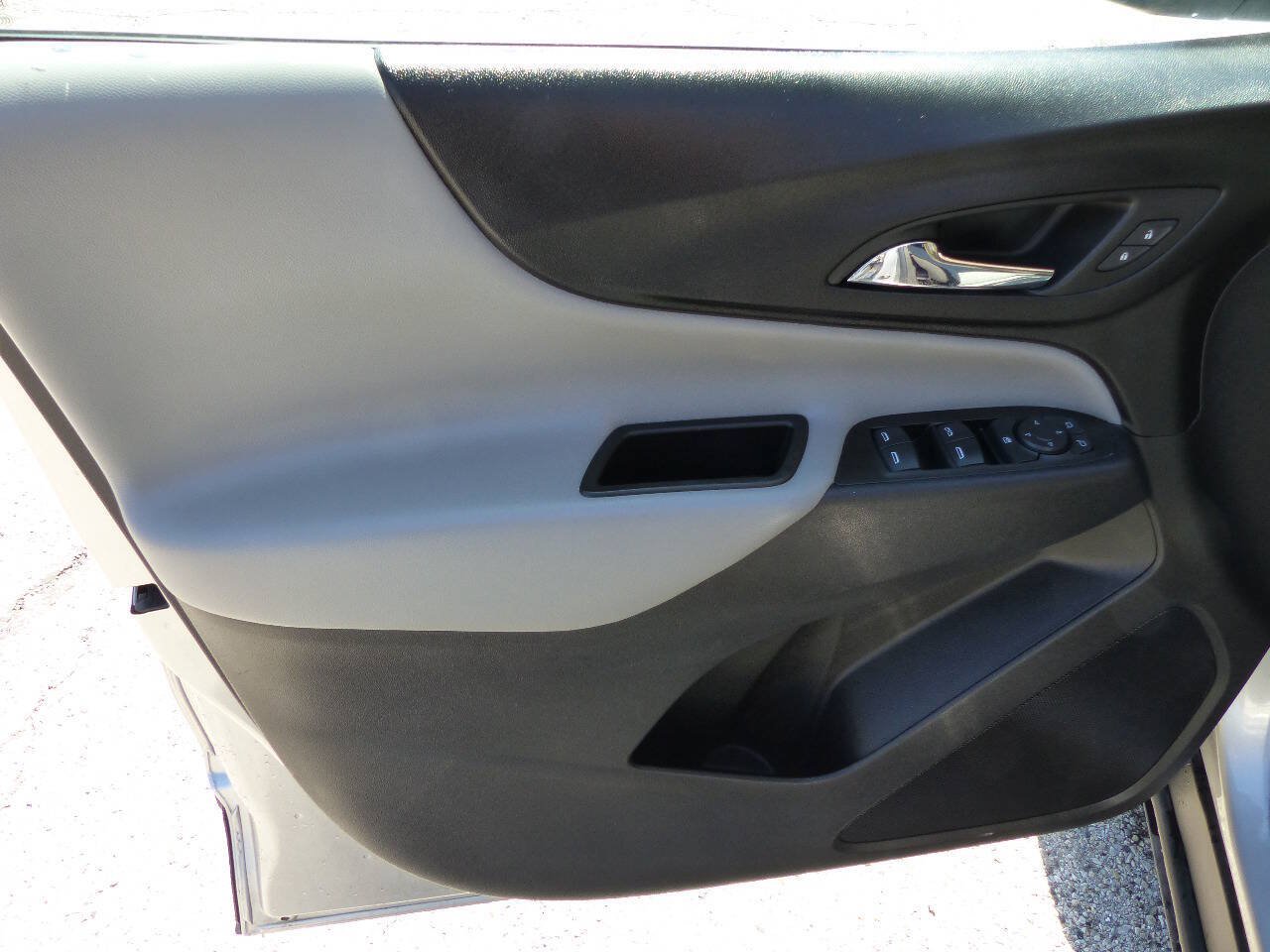 Used 2022 Chevrolet Equinox LS FWD image 19
