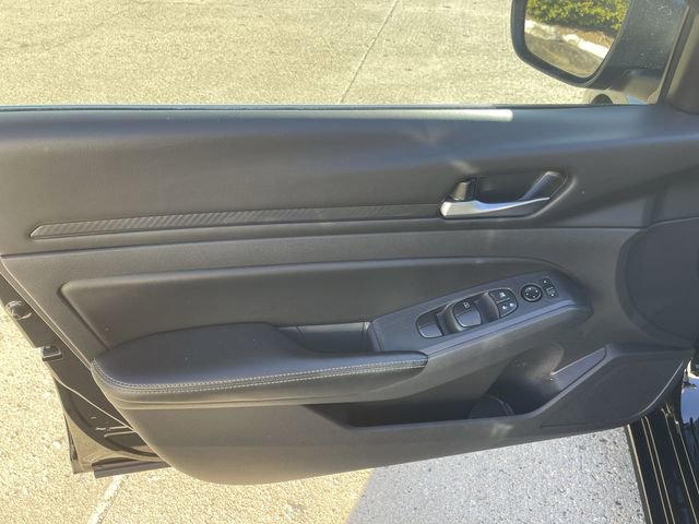 Used 2024 Nissan Altima 2.5 SV image 10