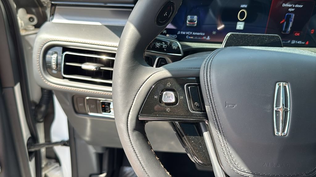 New 2026 Lincoln Aviator AWD w/ Jet Appearance Package image 11