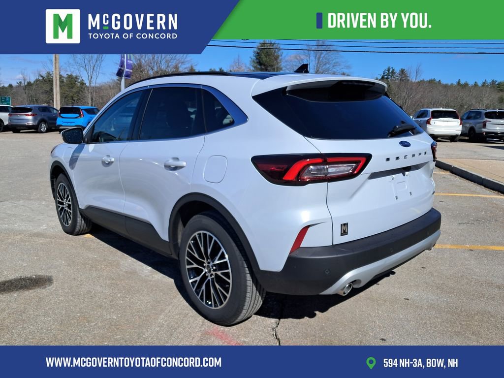 Used 2025 Ford Escape SE image 3