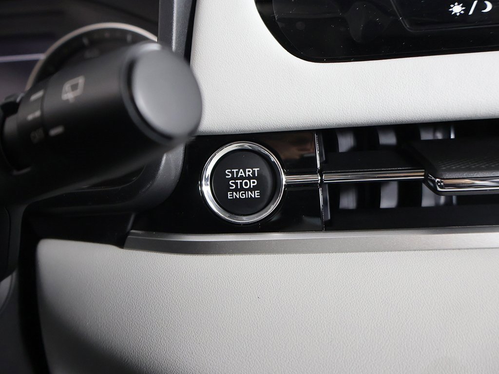 New 2025 Mitsubishi Outlander SE image 43