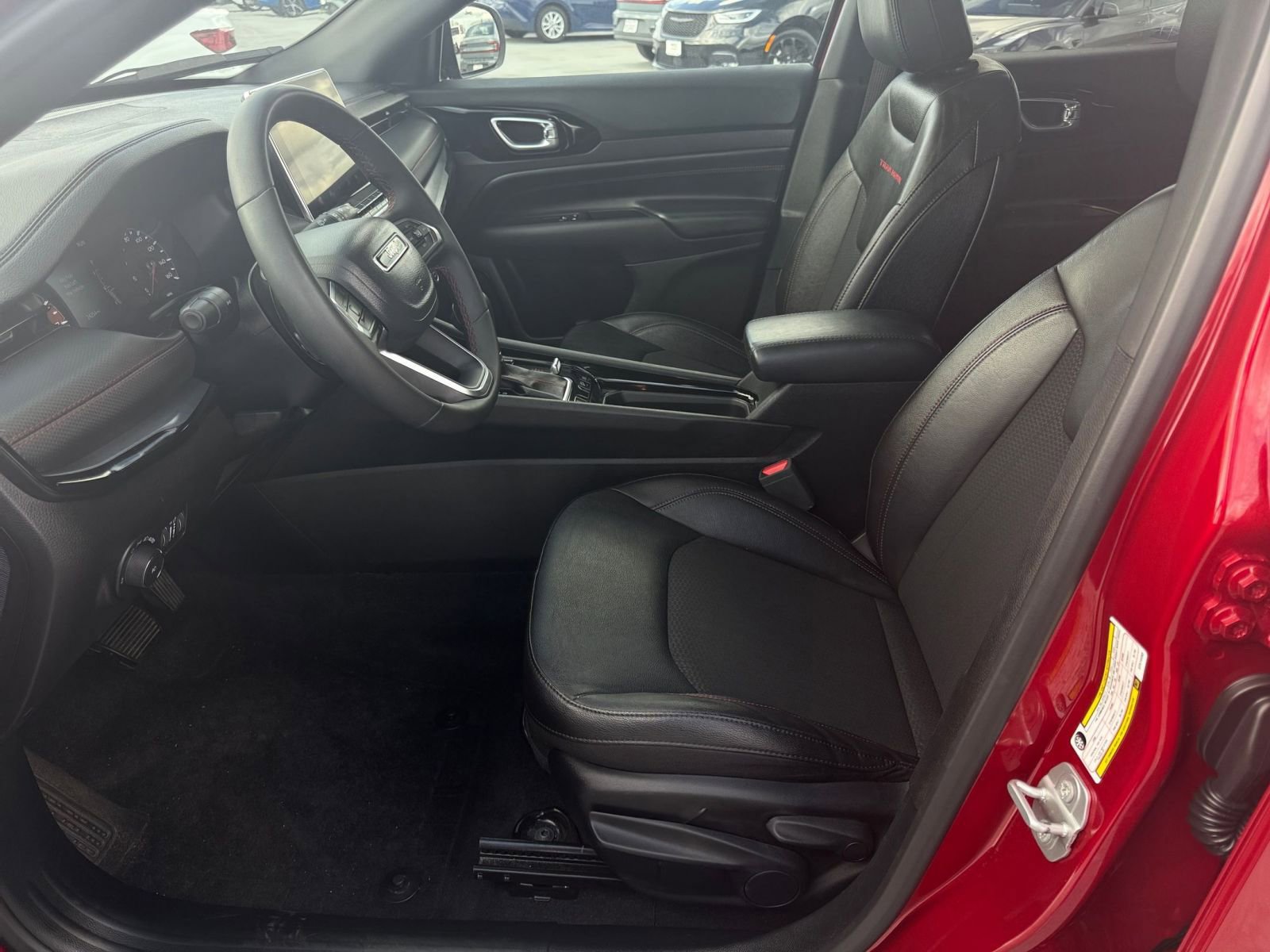 Used 2025 Jeep Compass Trailhawk image 25