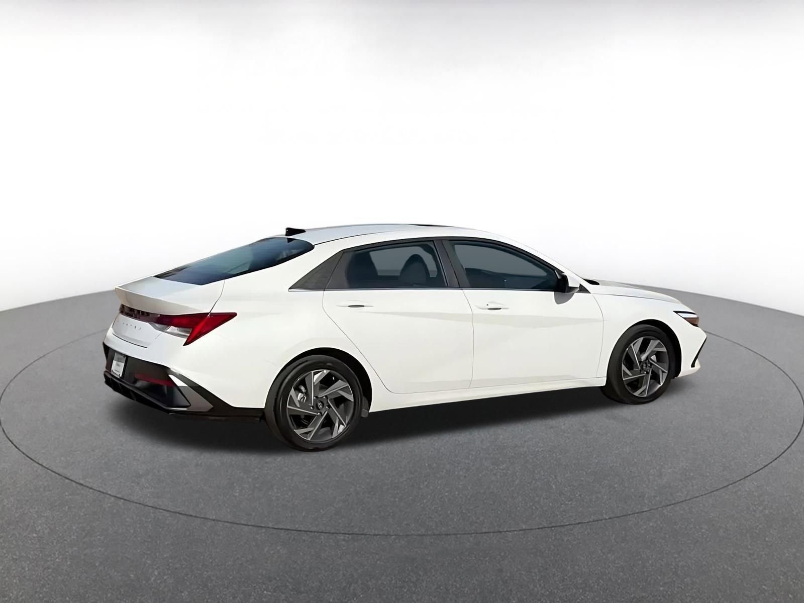 Used 2025 Hyundai Elantra SEL image 12