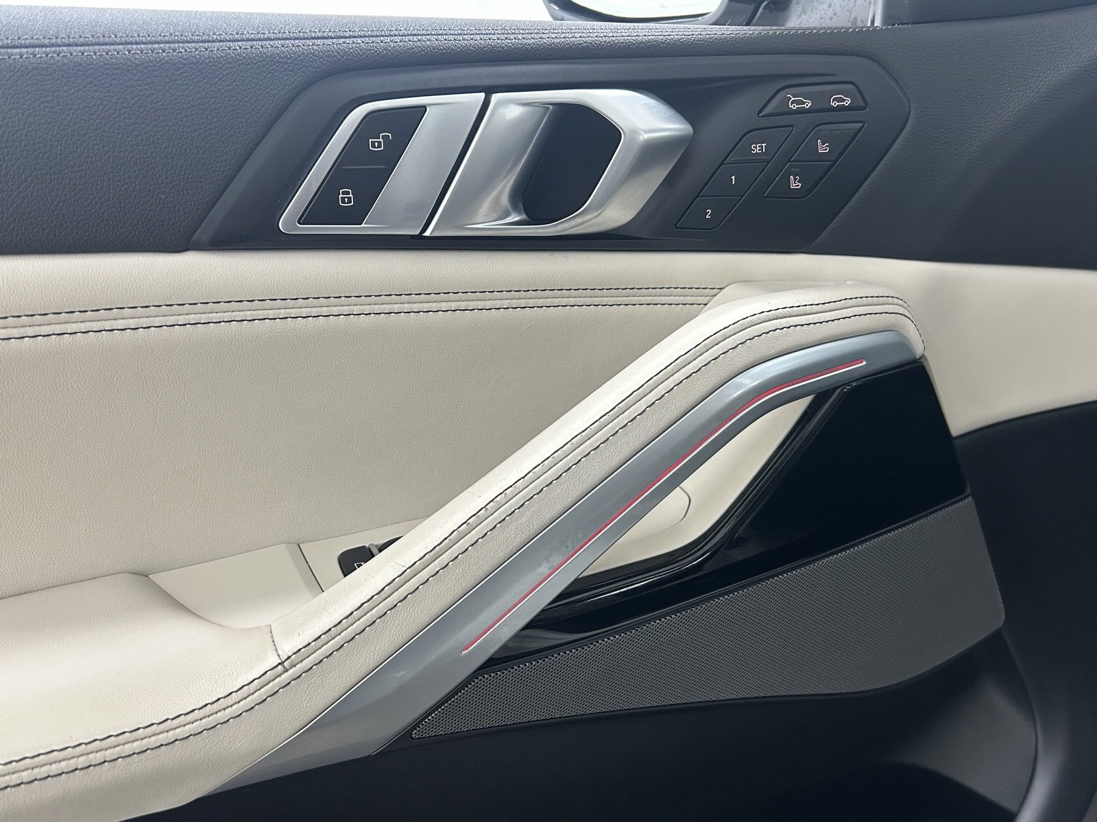 Used 2023 BMW X6 M50i w/ Executive Package image 22