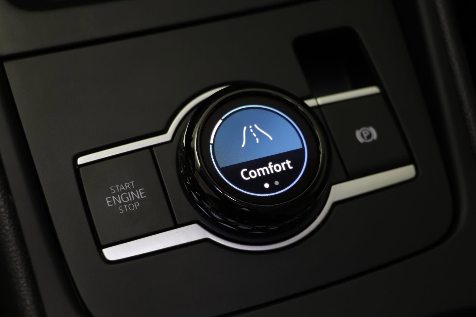 Used 2025 Volkswagen Tiguan SE w/ Panoramic Sunroof Package image 10