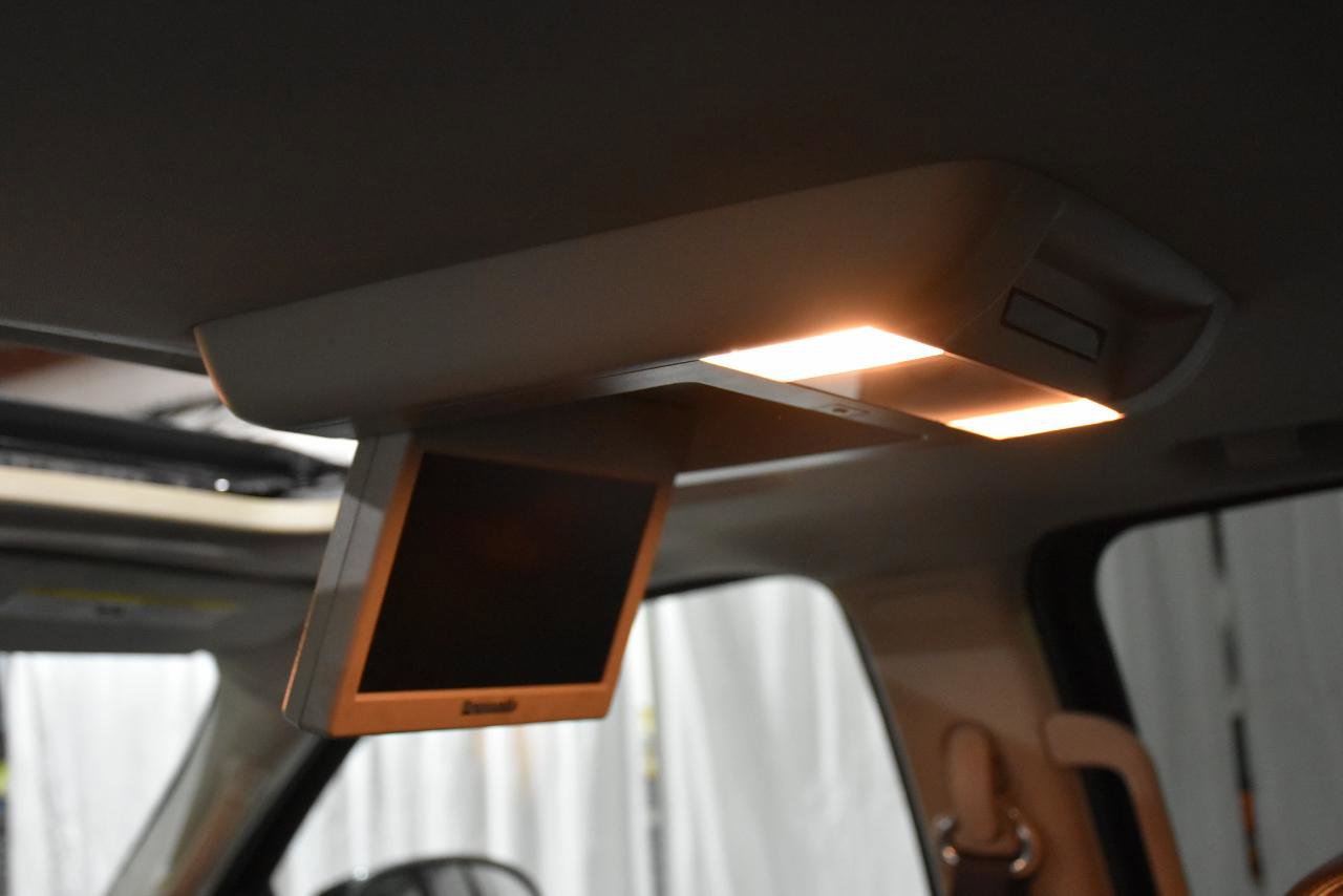 Used 2010 Cadillac Escalade ESV Premium image 16