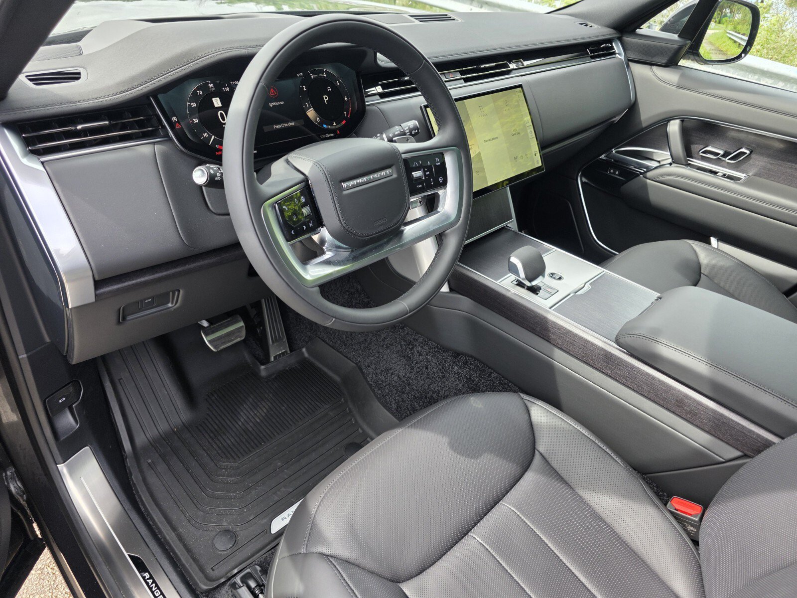 New 2026 Land Rover Range Rover Long Wheelbase SE AWD/4WD image 11
