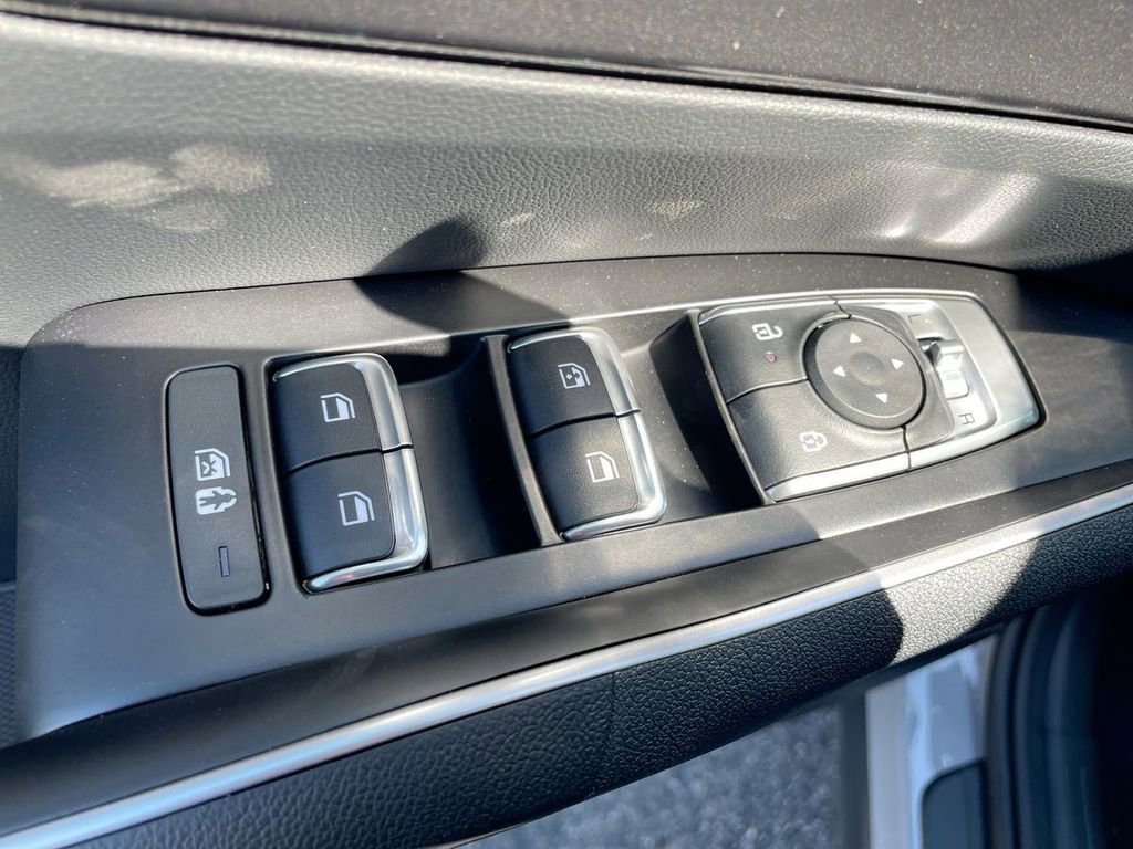 New 2025 Kia Sorento S image 40