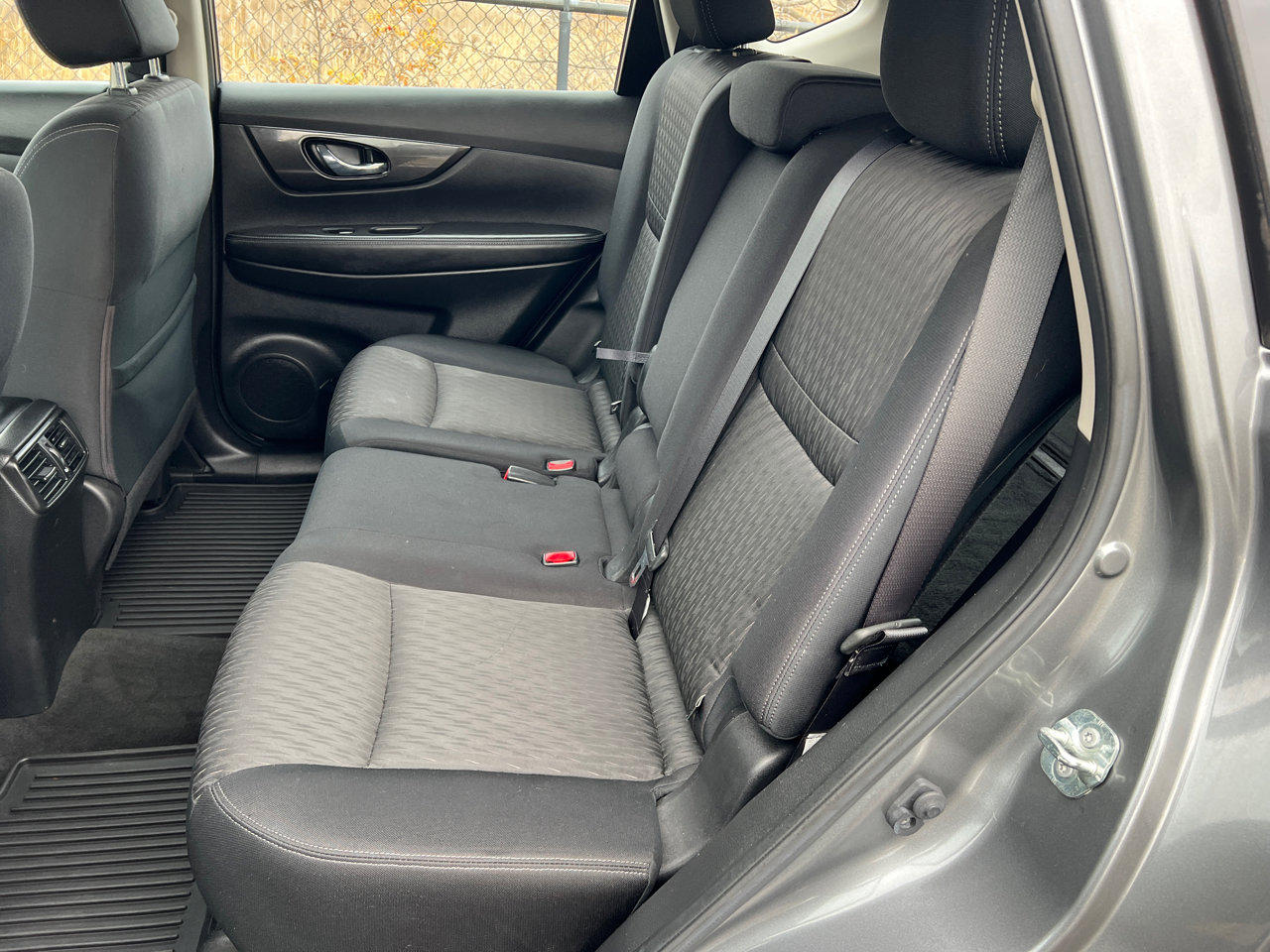 Used 2018 Nissan Rogue S image 11