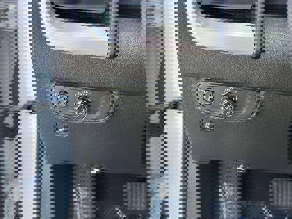 Used 2024 GMC Terrain SLE image 20