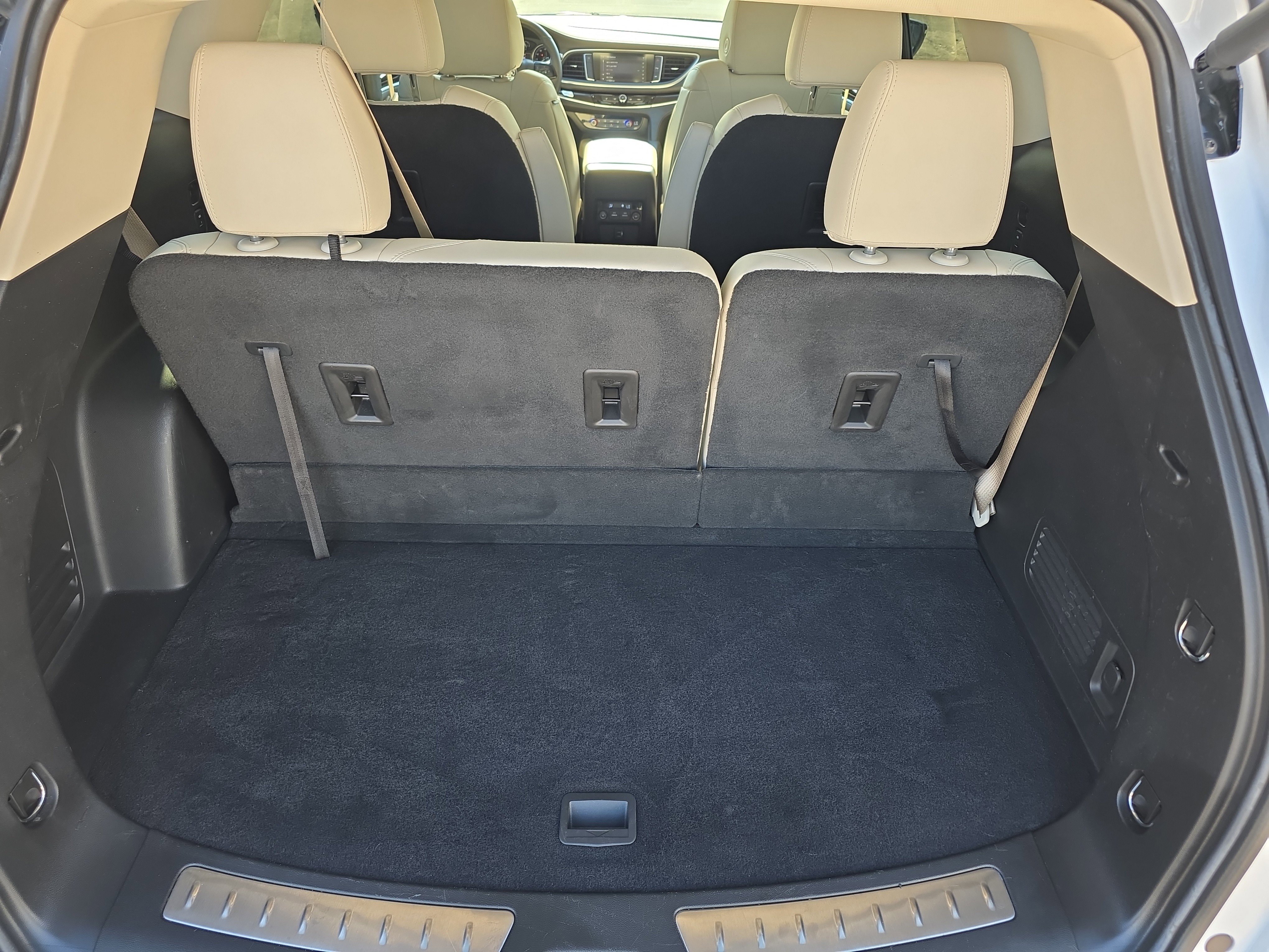 Used 2023 Buick Enclave Essence image 10