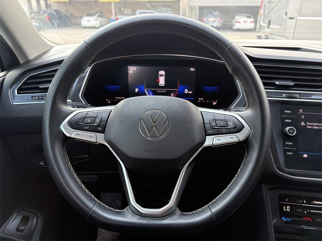Used 2022 Volkswagen Tiguan SE image 15
