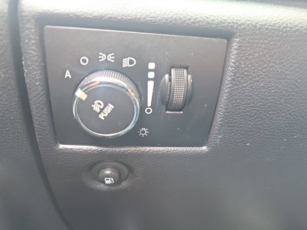 Used 2012 Jeep Grand Cherokee SRT8 w/ Luxury Group II AWD/4WD image 18