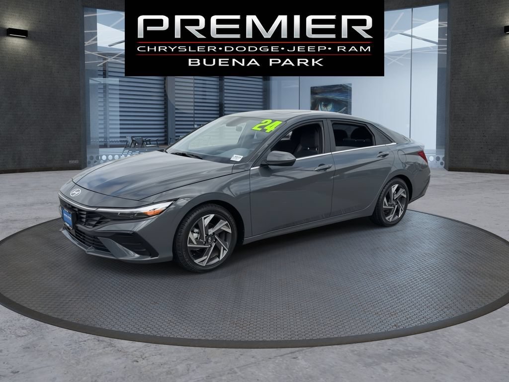 Used 2024 Hyundai Elantra SEL w/ Convenience Package FWD image 4