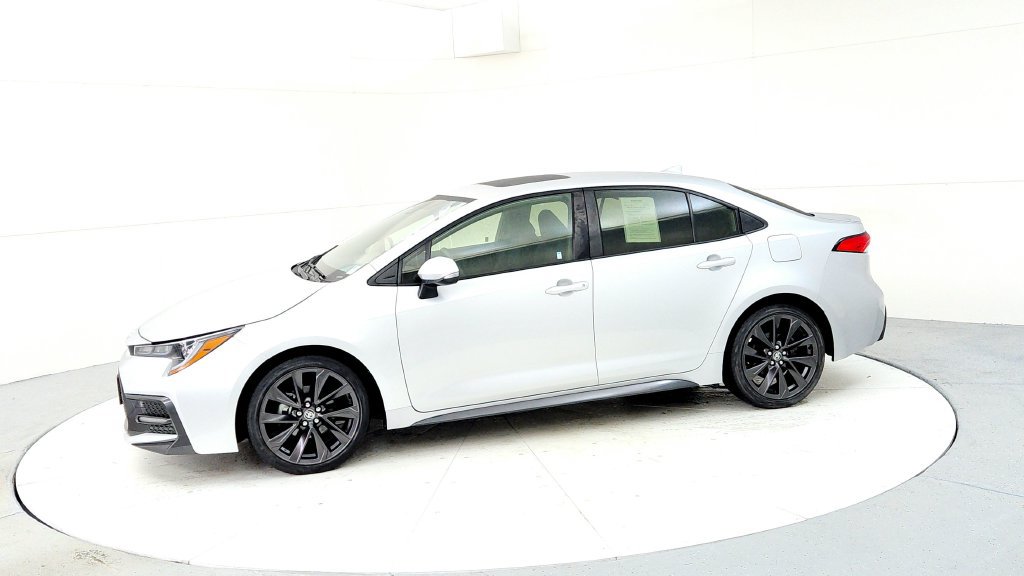 Certified 2022 Toyota Corolla SE w/ SE Premium Package FWD image 3