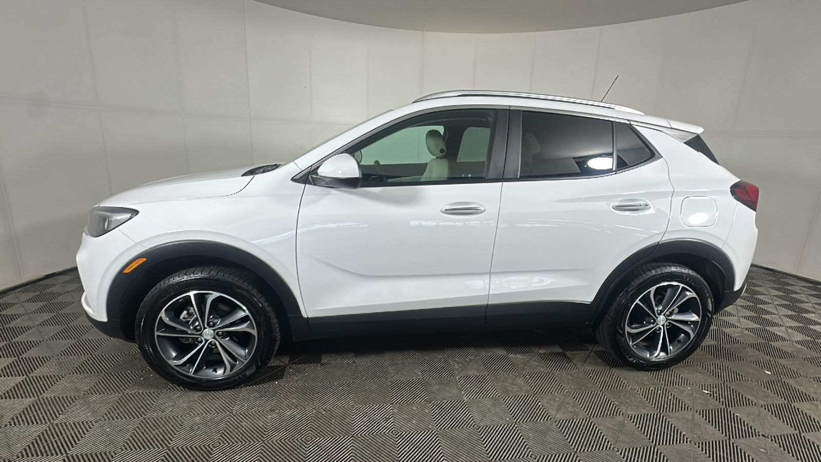 Used 2023 Buick Encore GX Select w/ Safety Package II AWD/4WD image 7