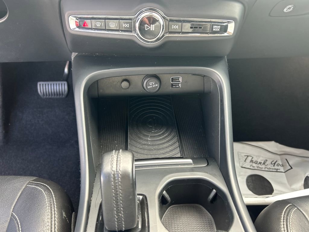 Used 2019 Volvo XC40 T5 Momentum image 21