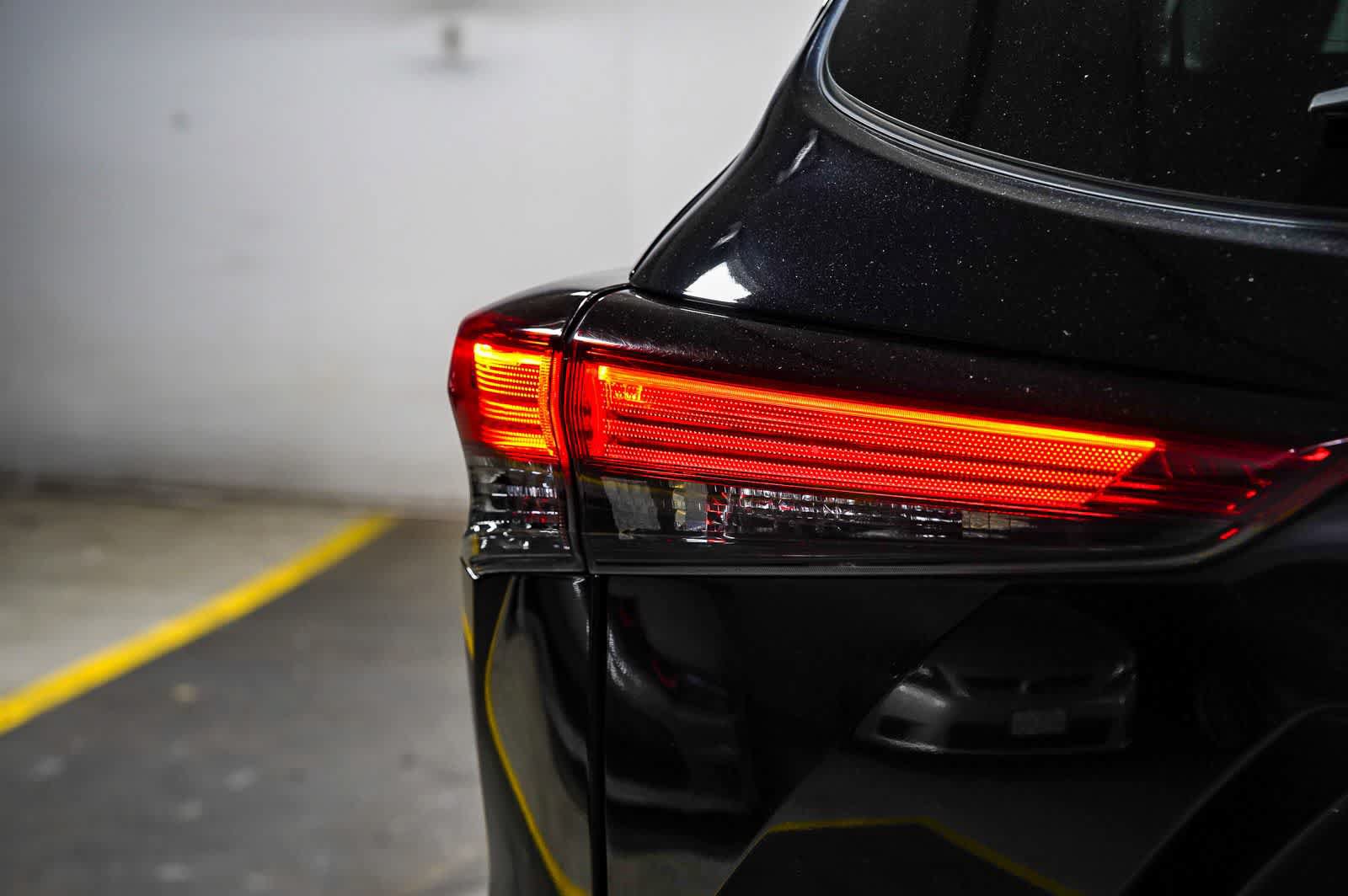 Used 2022 Toyota Highlander XLE FWD image 11
