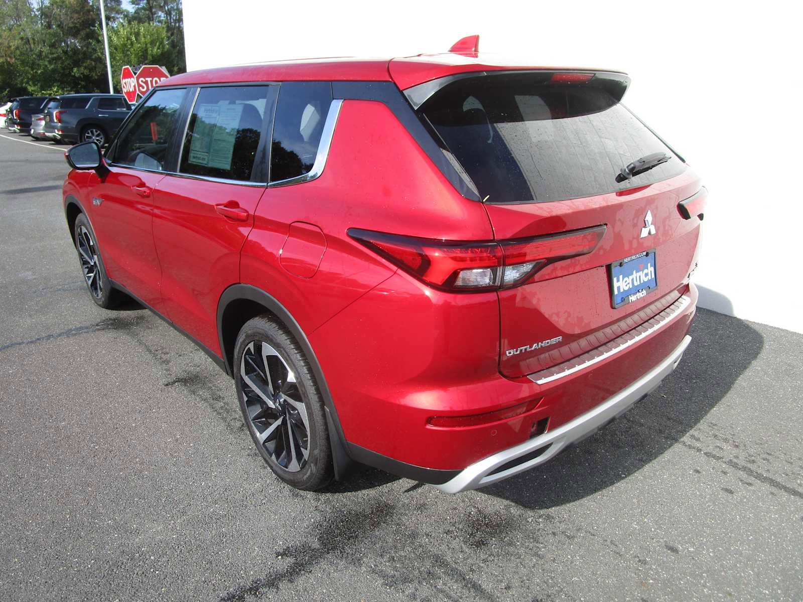 Used 2023 Mitsubishi Outlander SE image 7