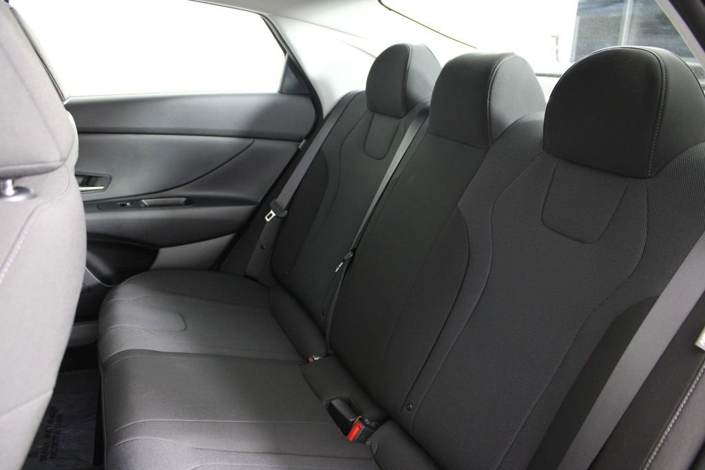 Certified 2025 Hyundai Elantra SE image 19