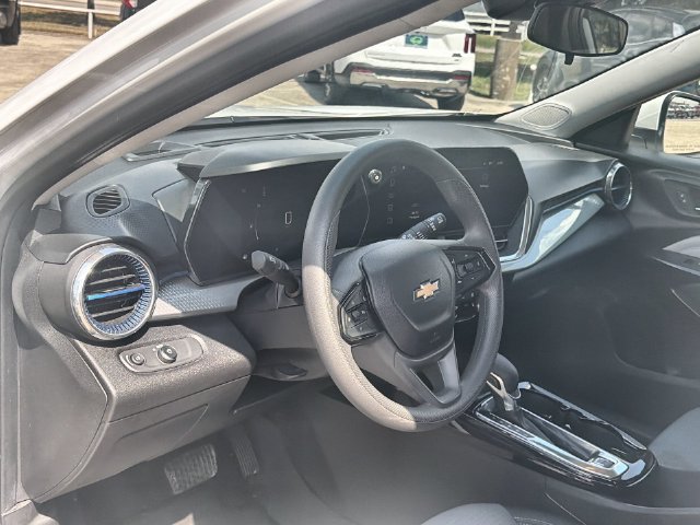 Used 2025 Chevrolet Trax LT FWD image 10