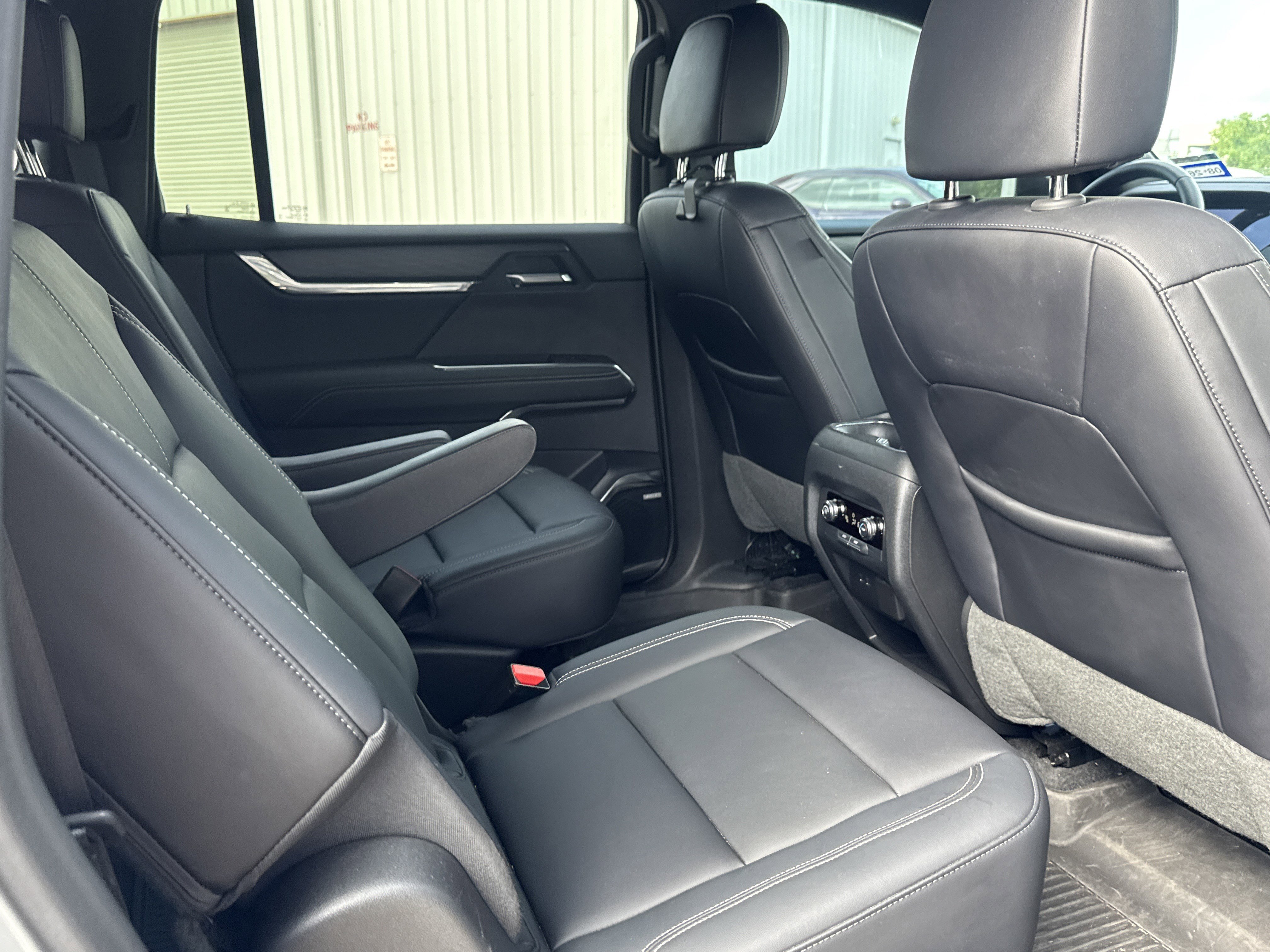 Used 2024 GMC Acadia Elevation FWD image 12
