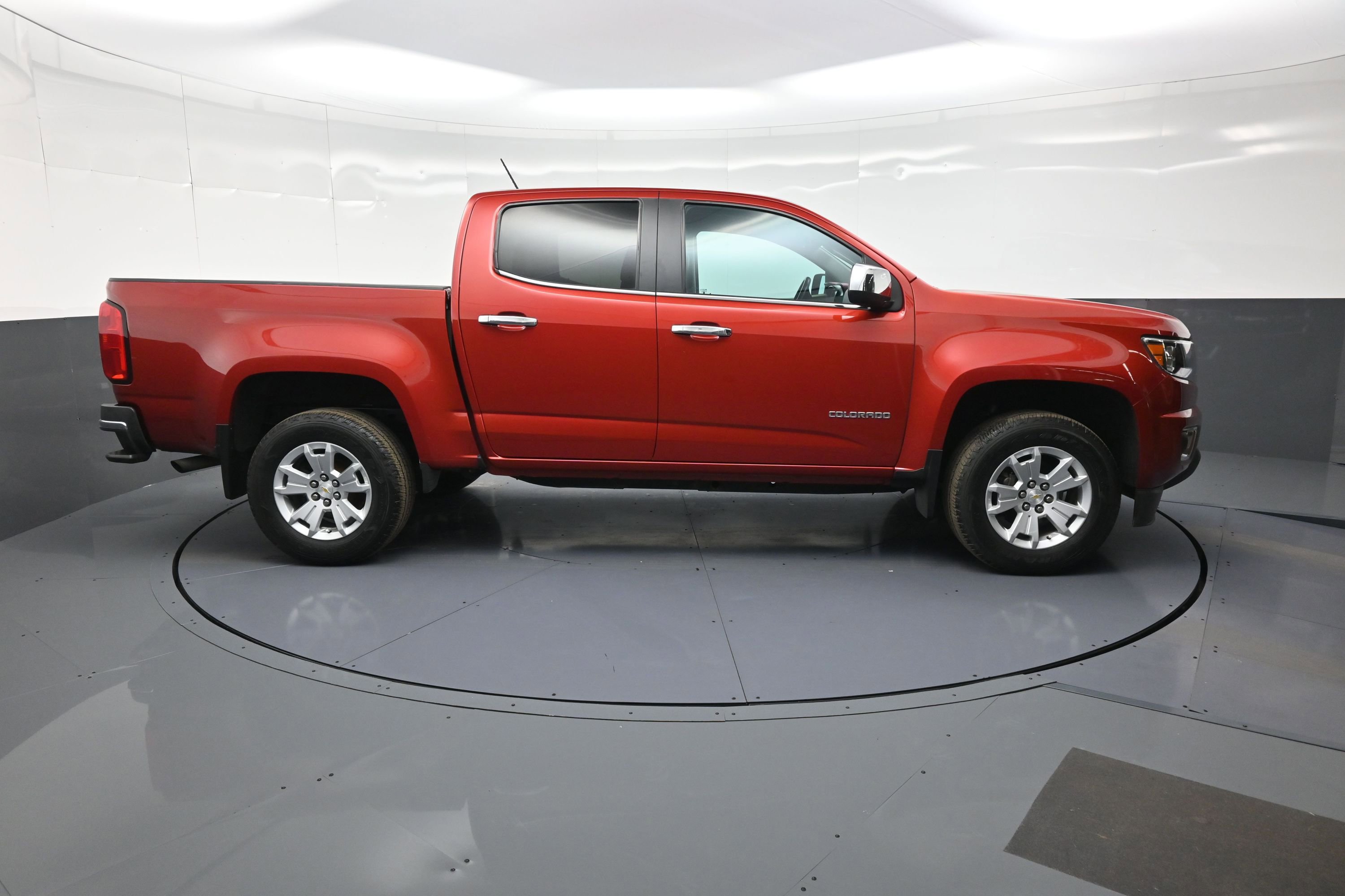 Used 2015 Chevrolet Colorado LT w/ Luxury Package image 2