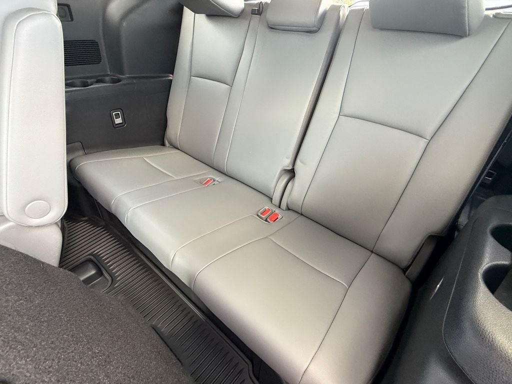 Used 2023 Toyota Highlander XLE FWD image 14