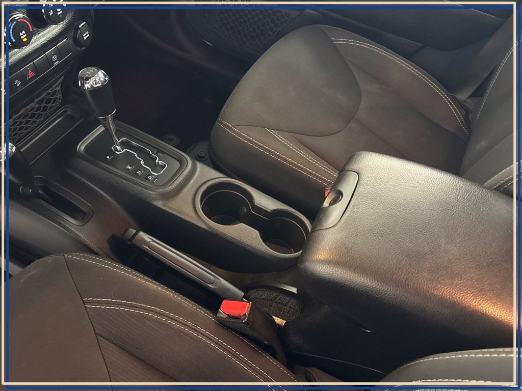 Used 2018 Jeep Wrangler Unlimited Sahara w/ Connectivity Group AWD/4WD image 42