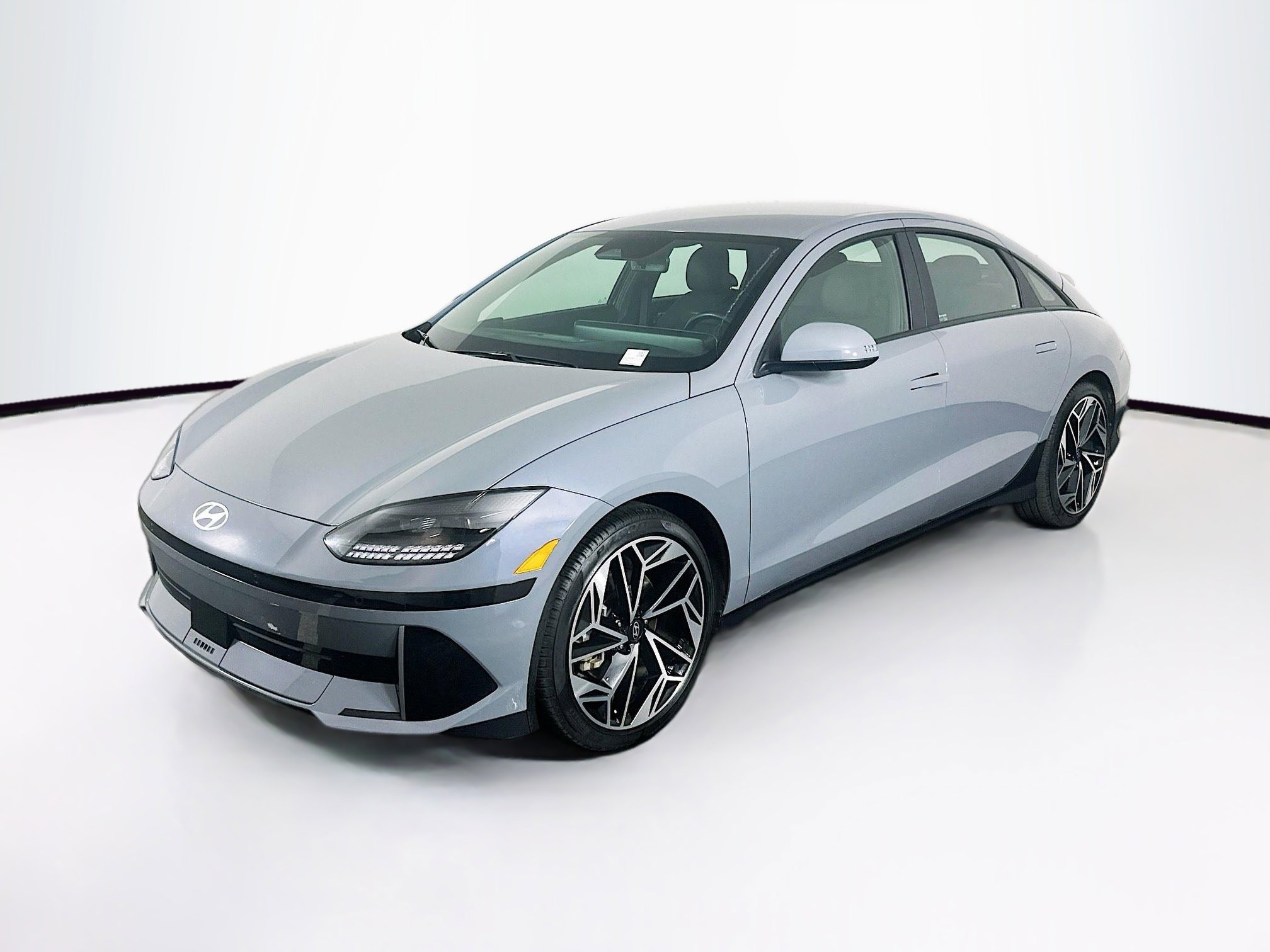 Used 2023 Hyundai Ioniq 6 SEL RWD image 3