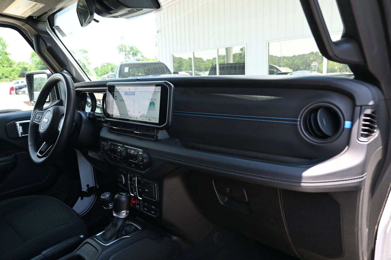 Used 2024 Jeep Wrangler Unlimited Rubicon 4xe AWD/4WD image 29