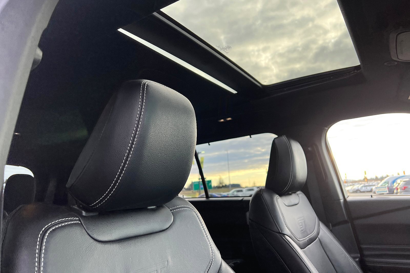 Used 2022 Ford Explorer ST w/ Equipment Group 401A image 17