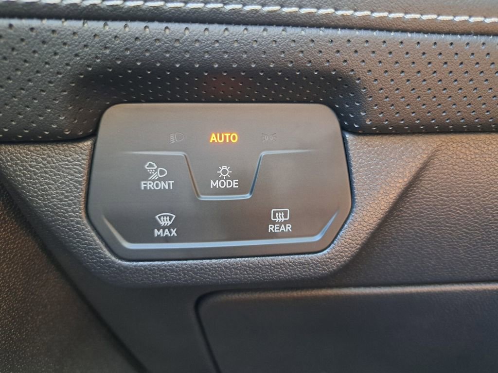 Used 2026 Volkswagen Atlas SE image 15