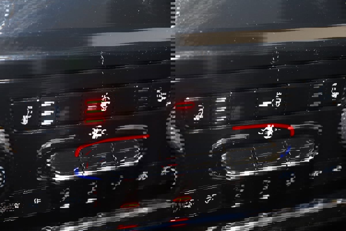 Used 2023 Jeep Grand Cherokee L Laredo image 8