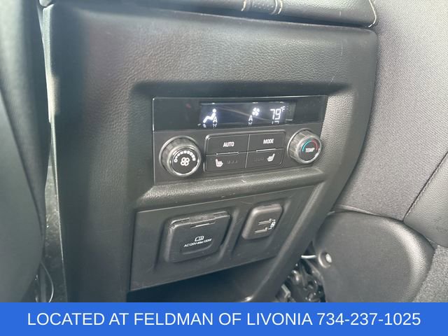 Used 2023 Chevrolet Traverse Premier image 21