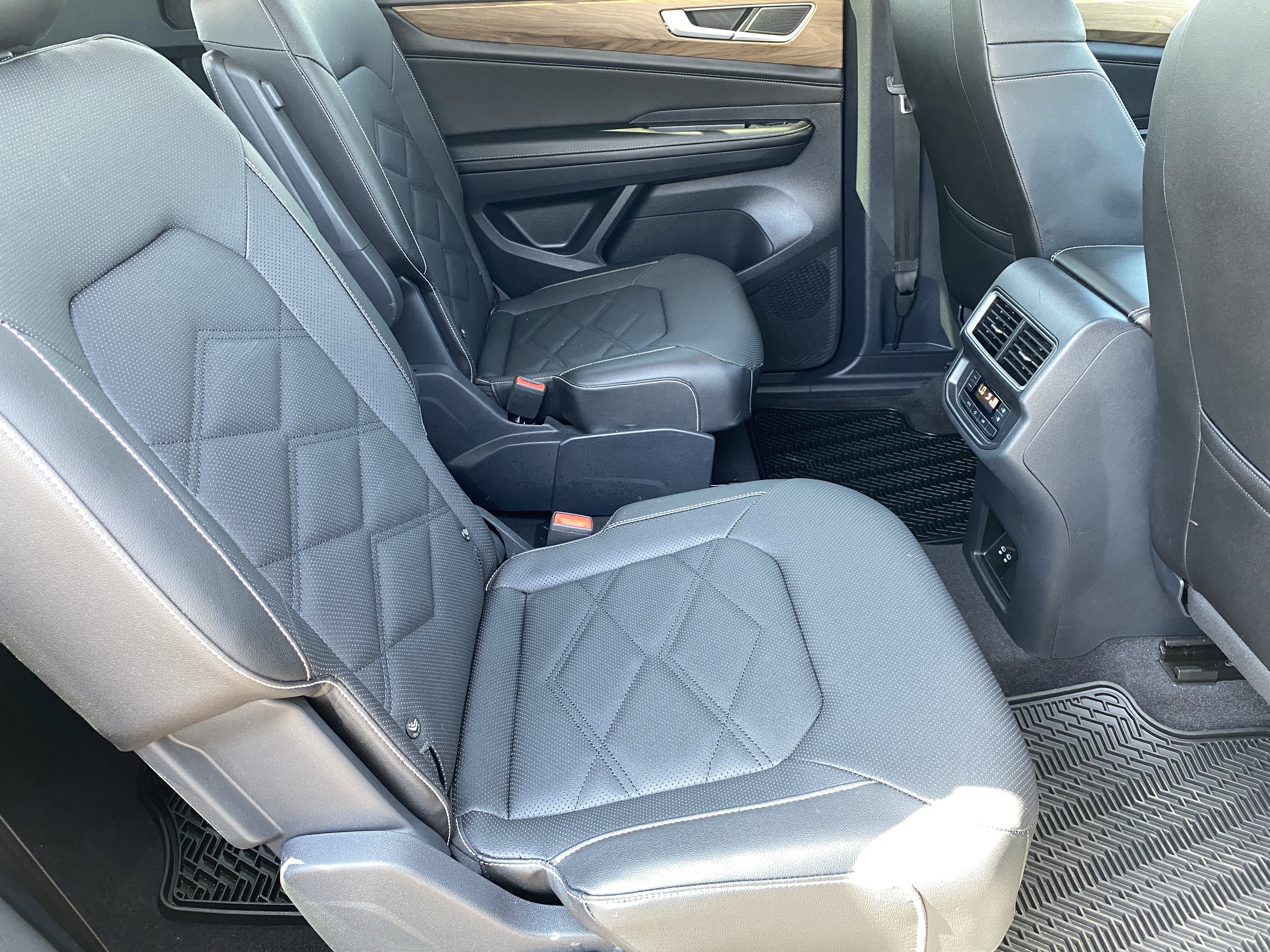 Used 2024 Volkswagen Atlas SE FWD image 13