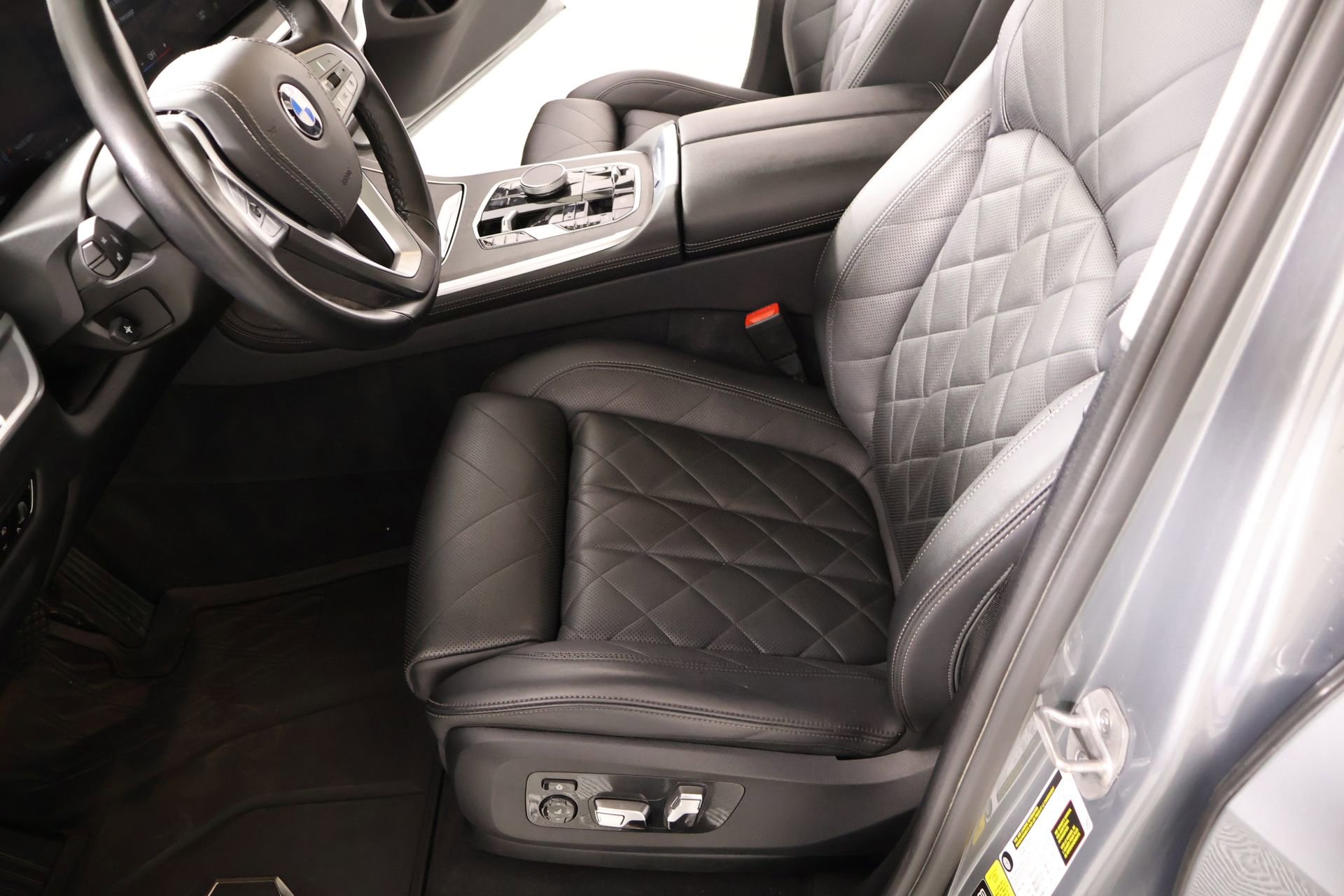 Used 2023 BMW X7 xDrive40i w/ Premium Package AWD/4WD image 11