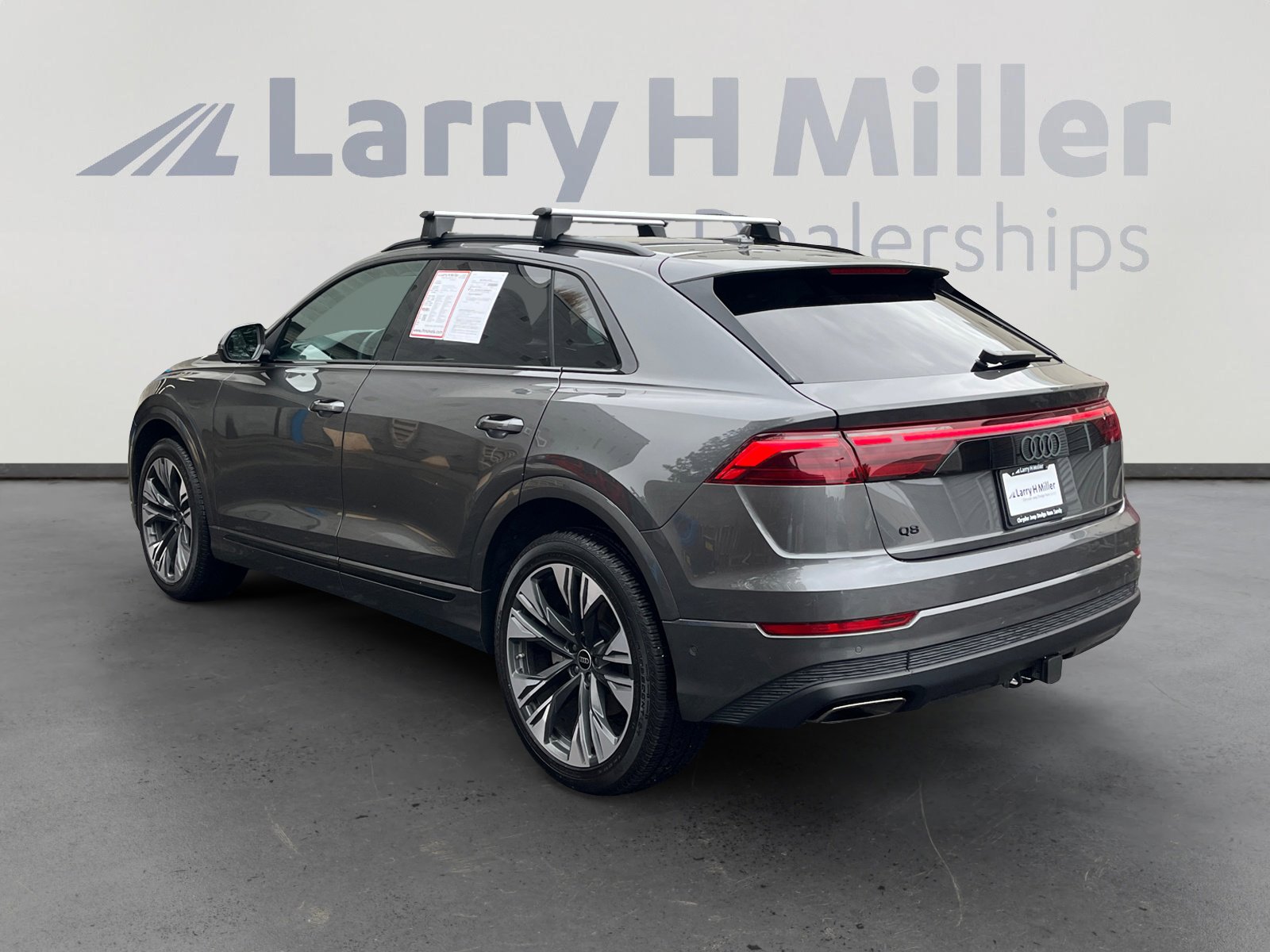 Used 2024 Audi Q8 Premium Plus w/ Premium Plus Package image 3