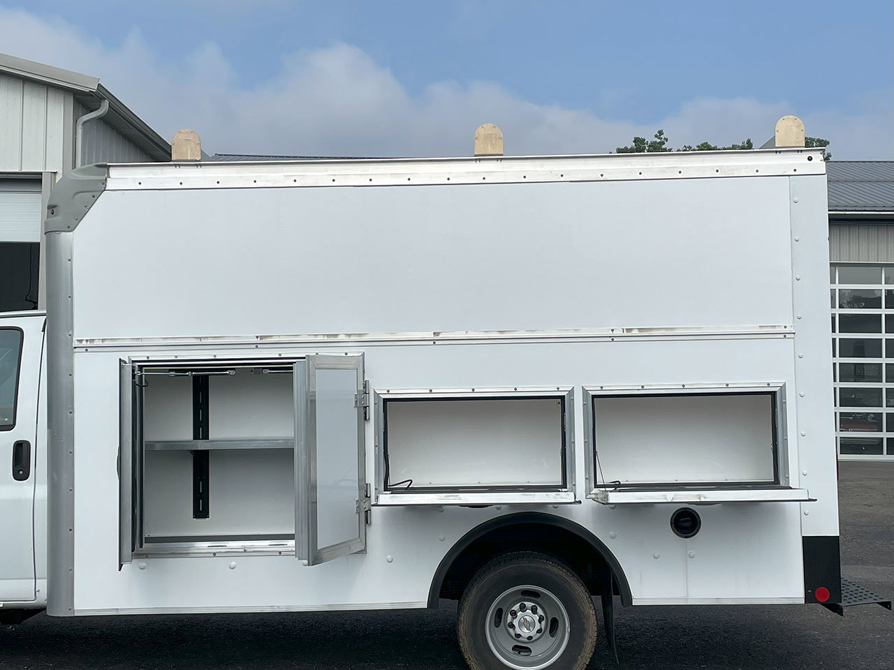 Used 2022 Chevrolet Express 3500 w/ Power Convenience Package image 8