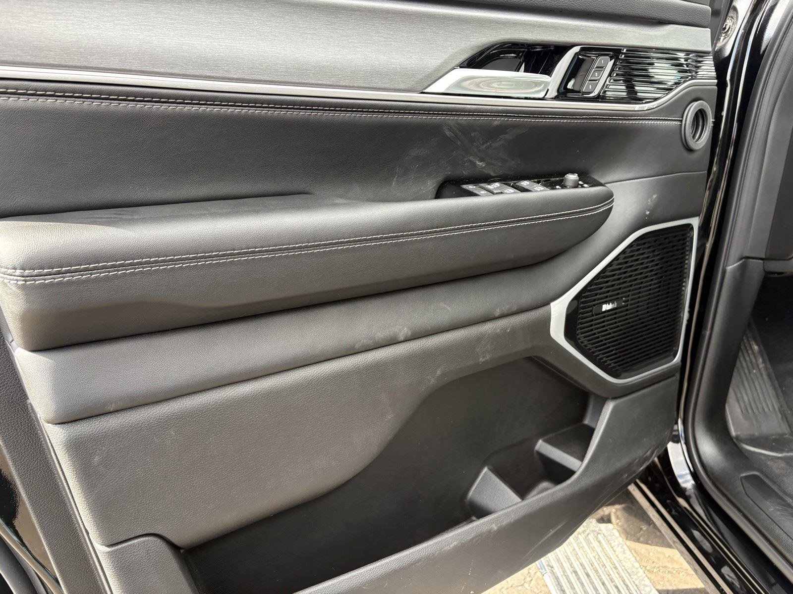 New 2026 Jeep Grand Wagoneer L Limited w/ Premium Group II image 16