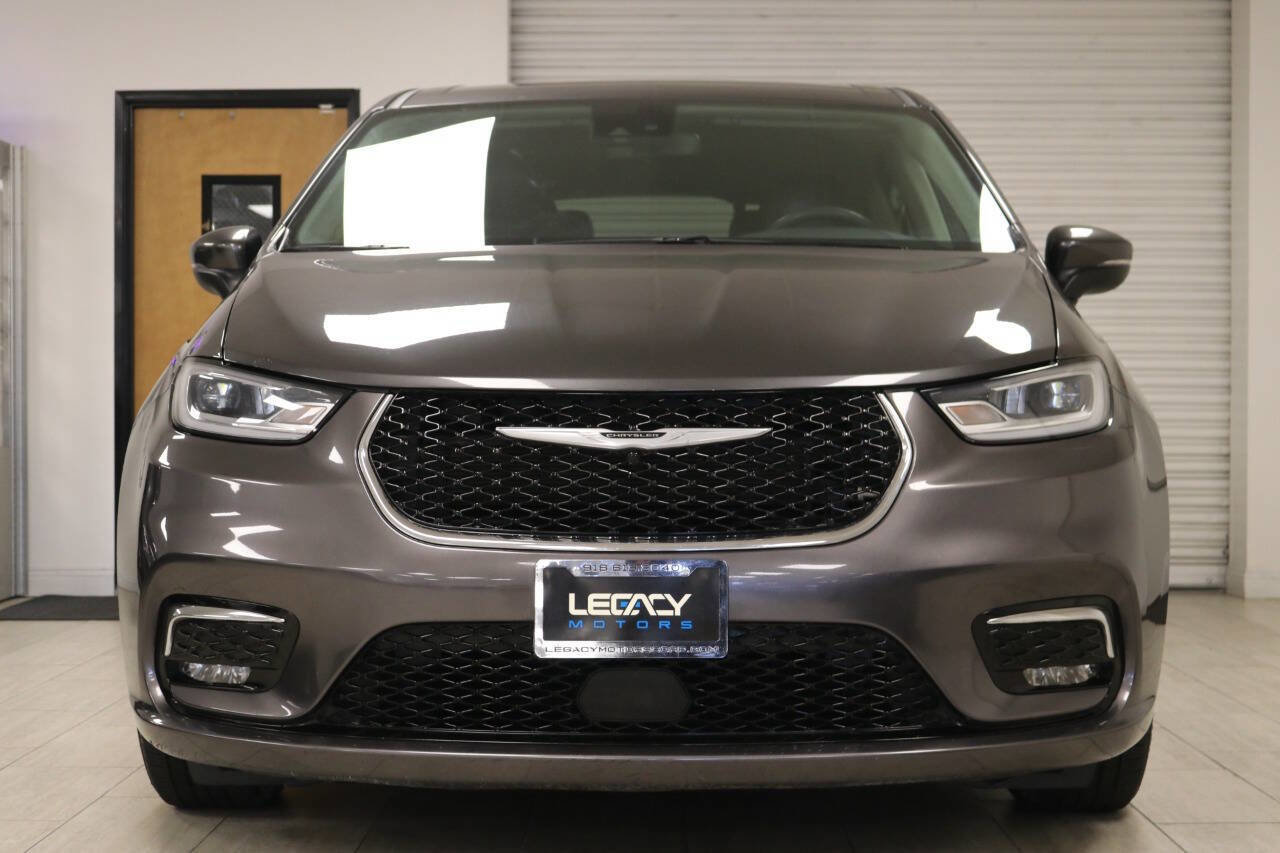 Used 2023 Chrysler Pacifica Touring-L image 5