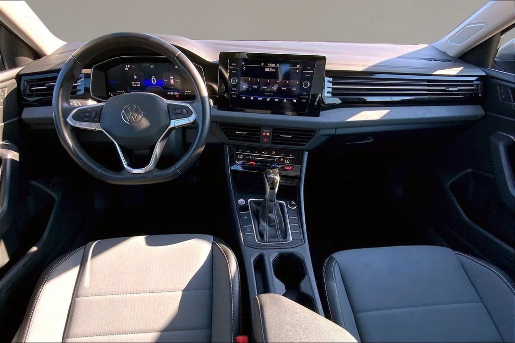 Certified 2025 Volkswagen Jetta SE FWD image 16