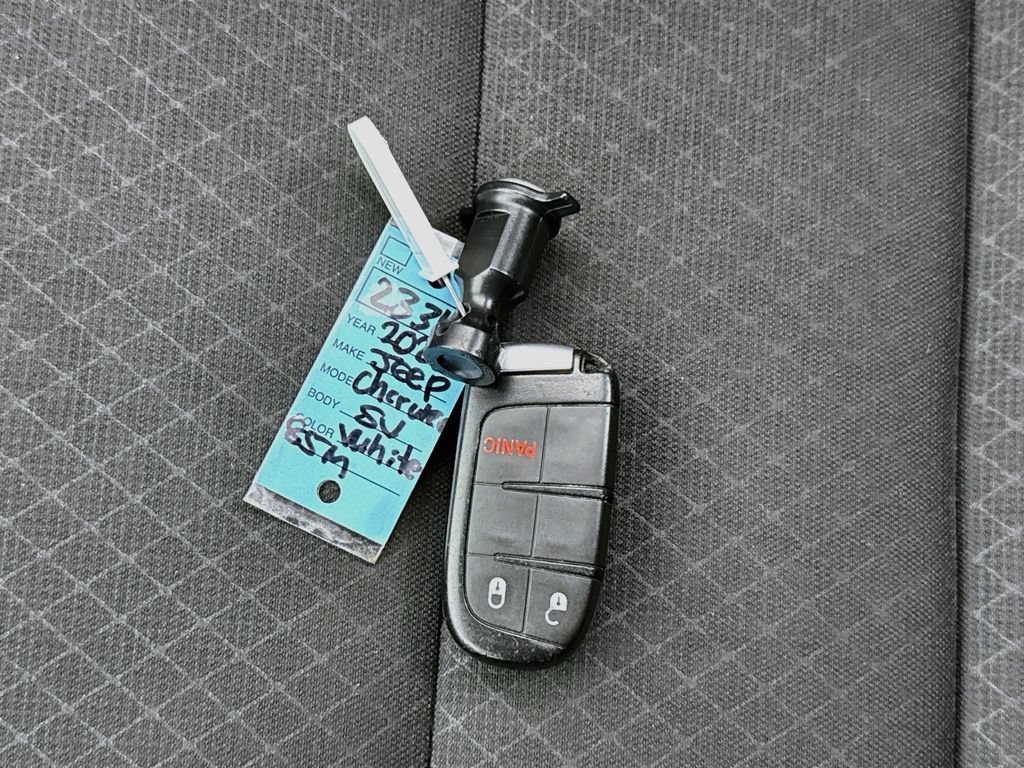 Used 2020 Jeep Grand Cherokee Laredo AWD/4WD image 29