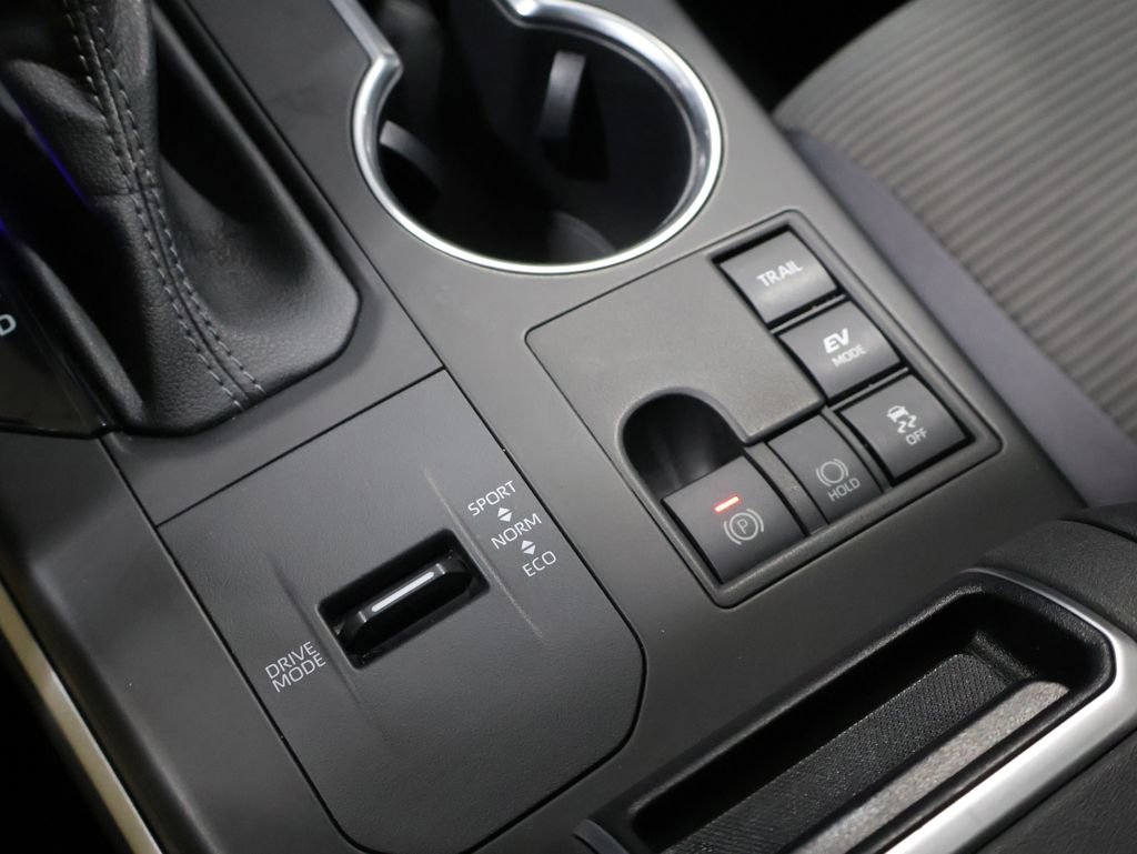 Used 2023 Toyota Highlander LE image 30