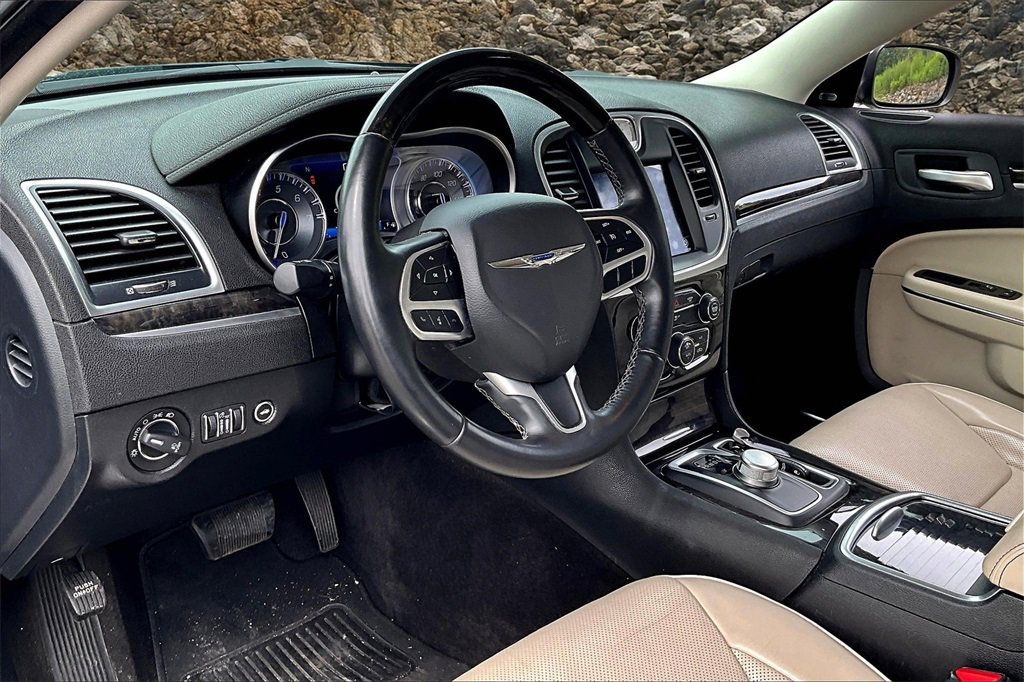 Used 2018 Chrysler 300 Limited image 12